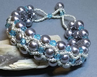 Light blue pearl and crystal beaded bracelet with seed beads