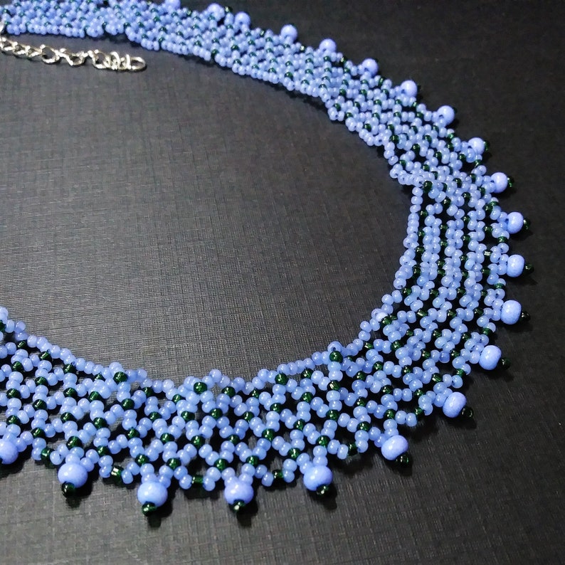 Periwinkle and green seed bead netted choker collar necklace 16 inches long with 2 inch extender.