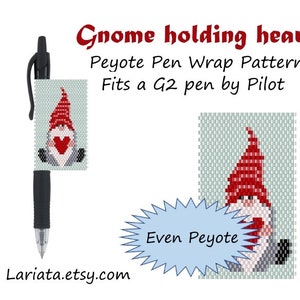 Op de afbeelding: Een kralen penwikkelpatroon met een gnome die een rood hart vasthoudt. Het patroon is voor even count peyote steek en past op een G2 pen van Pilot. Het patroon heet "Gnome holding heart".