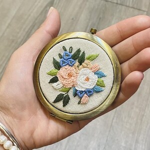 Espejo compacto con bordado de flores silvestres, espejo de bolsillo, espejo de maquillaje, regalo vintage para ella, regalo de dama de honor, regalo de boda, regalos para el día de la madre