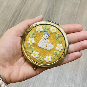 Espejo de bolsillo bordado a mano con flores, espejo compacto, regalo de cumpleaños, regalo de Navidad, regalos para el día de la madre, espejo de maquillaje, regalo para ella