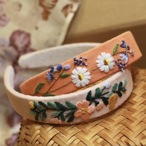 Hand Floral bestickt Leinen Stirnband, Leinen Stirnband, bestickt Haarband, Gänseblümchen Haarband, Frauen Stirnband, Muttertagsgeschenk für Mama