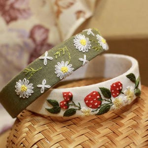 Hand Floral besticktes Leinen Stirnband, Boho Vintage Haarschmuck, Daisy Haarband, Frauen Stirnband, Muttertagsgeschenk für Mama