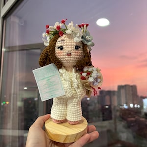 Gehäkelte Puppe vom Foto, Look Alike Doll, Crochet Amigurumi Geschenk, Handmade Crochet Geschenk für sie, Abschlussgeschenke, häkeln Puppe für sie