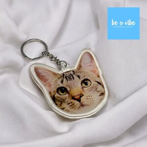 Personalised and custom made cat keychain which is best for gift and easy to carry in pocket