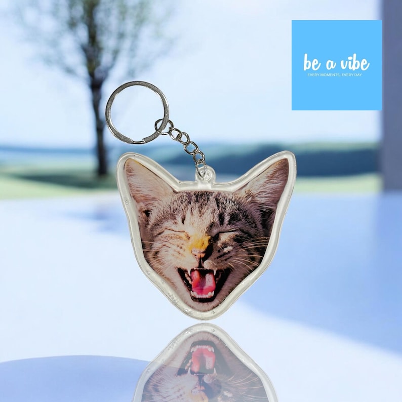 Personalised and custom made cat keychain which is best for gift and easy to carry in pocket