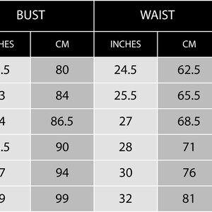 Pu&ograve; includere: Una tabella di taglie per abbigliamento con misure in pollici e centimetri per Regno Unito, Europa, busto, vita e fianchi.