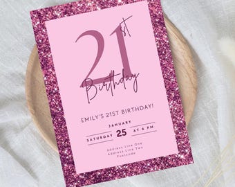 Könnte beinhalten: Rosa glitzernde Geburtstagseinladung mit einer großen pinkfarbenen 21. Geburtstagsgrafik. Die Einladung enthält den Text "Emily's 21st Birthday!" und Details zur Veranstaltung: Samstag, 25. Januar um 18:00 Uhr. Eine Adresse ist ebenfalls enthalten.