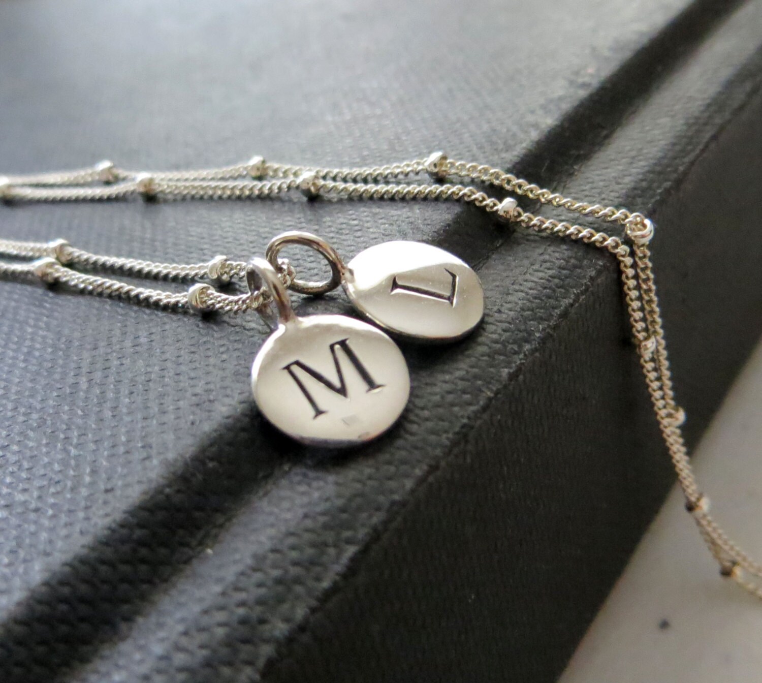 Verlobungsgeschenk, zwei erste Halskette, personalisierte Schmuck, 925 Sterling Silber Charme, Freundschaftsgeschenk, minimalistisches Design