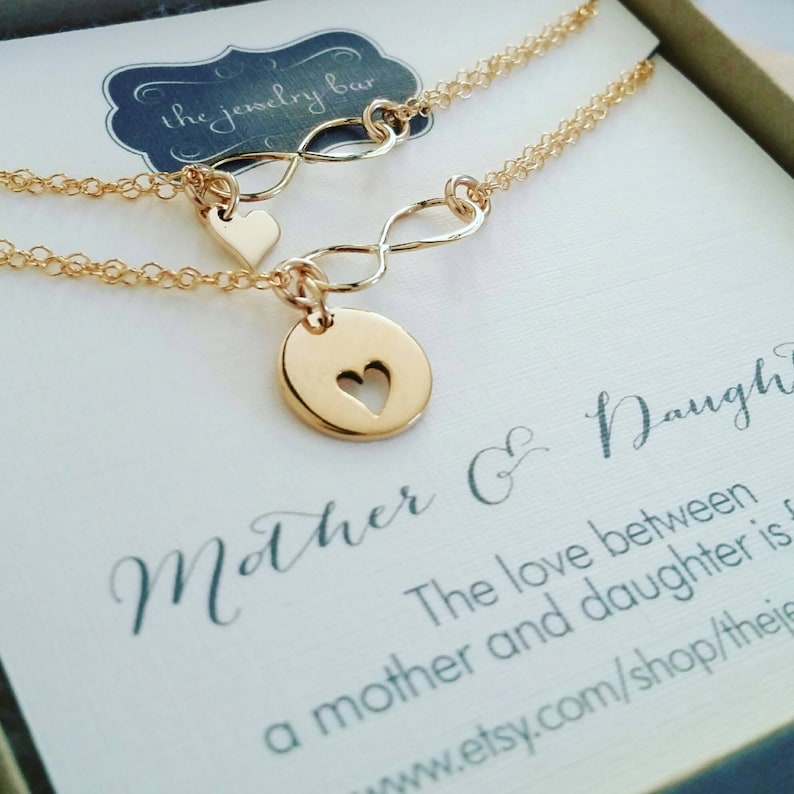 Mother of the bride gift from daughter, mom daughter infinity heart bracelet, mum birthday gift, wedding day shareable set mom of the bride golden bronze/14kgf