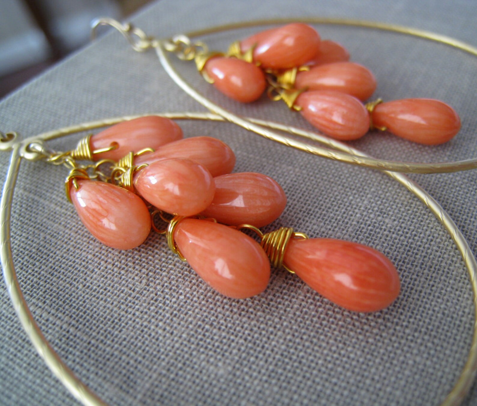 EARRINGS CORAL GOLD HOOPS
