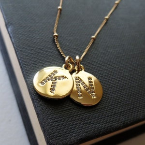 Collar con inicial de diamante estilo celebridad, dije de letra de cristal de circonita cúbica, joyería personalizada, letra de oro, cadena satélite