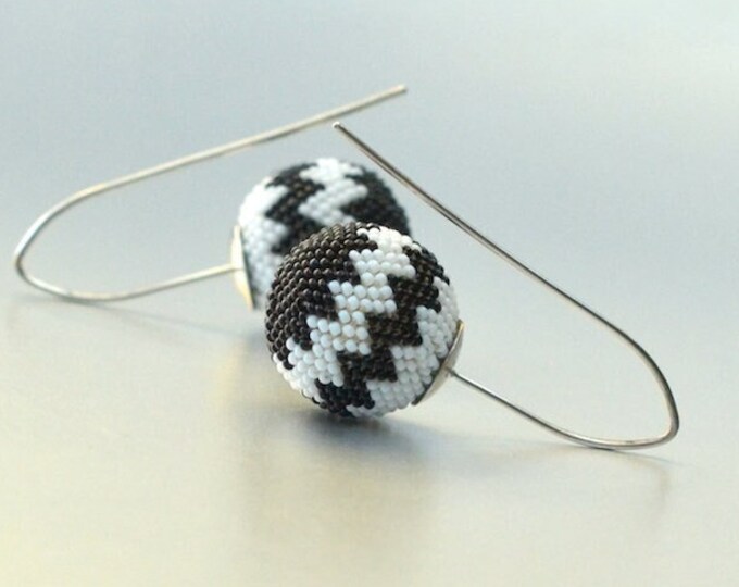earrings chevron pattern black and white glass beads and silver