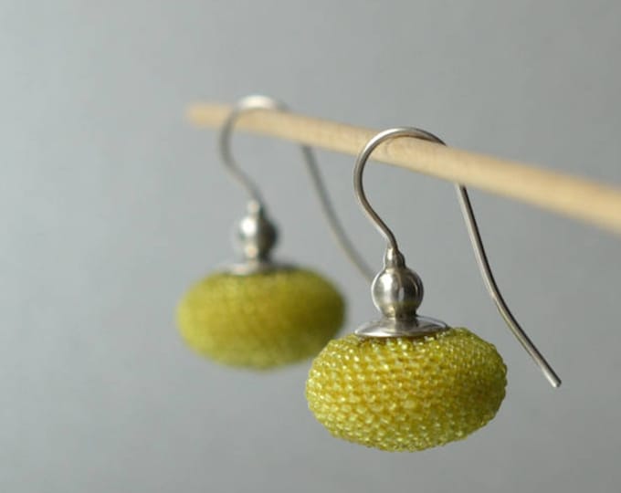 dangle earrings green with hooks and caps from silver 925