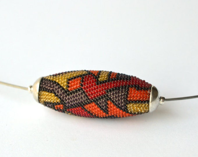 Collier Art to wear beaded pendant  with stainless steel chain and silver in red orange