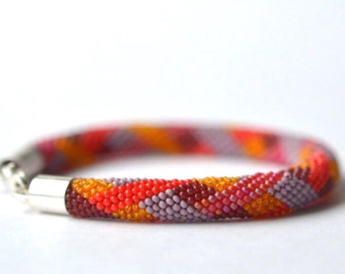 bracelet beaded braiding ornament red tones silver closure