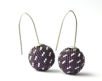 Orecchini viola con ganci in argento in stile sashiko