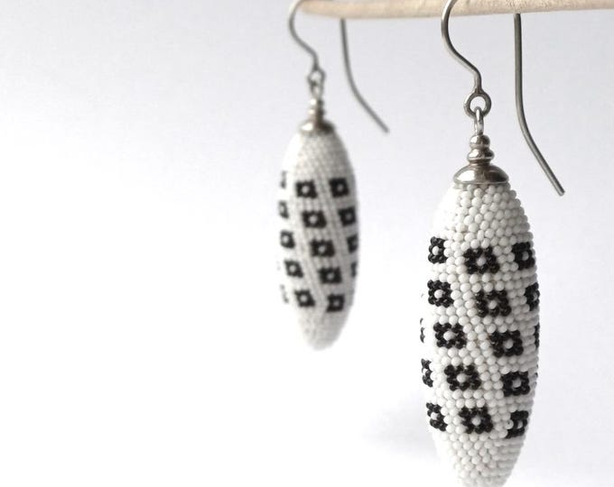 dangle earrings  white, black