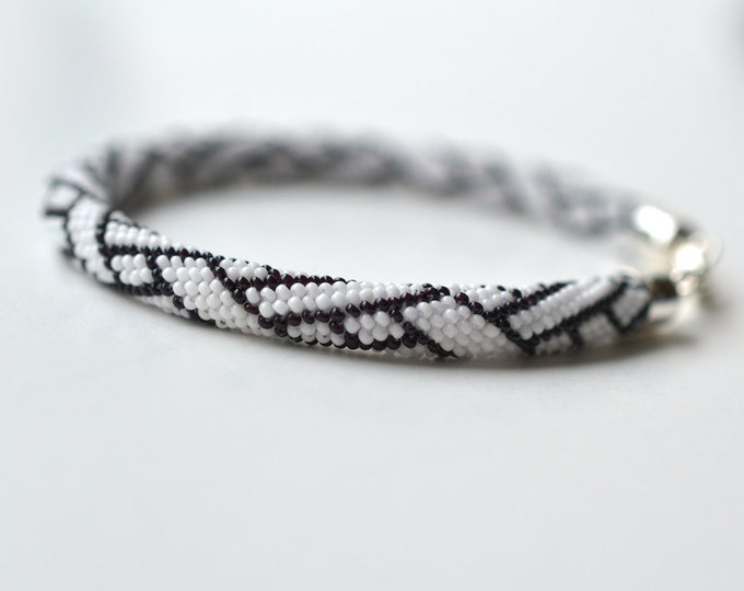 bracelet black and white beaded braiding ornament