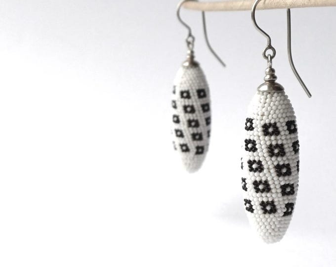 dangle earrings  white, black
