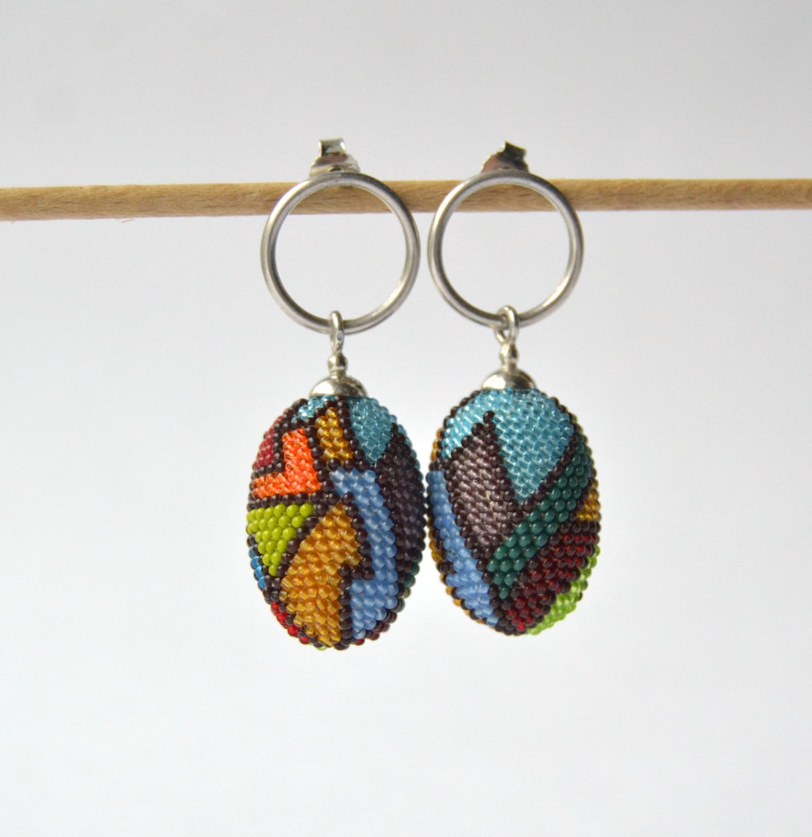 Seed bead серьги. Вечерние серьги из бисера. Tutorial на амигуруми из бисера. Ушко из бисера. Висячие серьги из бисера.