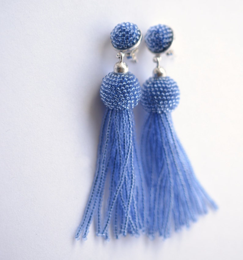 Fransen Ohrringe aus Glasperlen in Saphir blau mit Steckern aus Silber 935 blaue Quasten Ohrhänger von donauluft Bild 3
