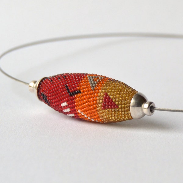 Collier Art to wear beaded pendant  with stainless steel chain and silver in red orange