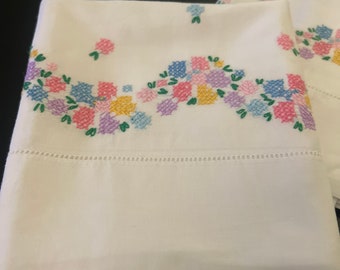 Sweet embroidery on these cute pillow cases- set of 2 and in perfect shape.