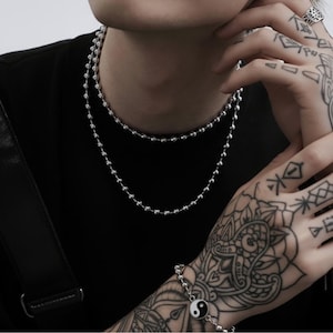 Y2K-halsband med kulkedja: Halsband i titanstål med pärlor i silver