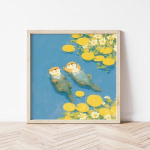 Könnte beinhalten: Zwei Otter treiben auf dem Rücken in einem blauen Teich mit gelben Seerosen und weißen Blüten. Die Otter sind braun und grau mit weißem Bauch.