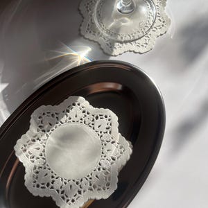 Elegante papieren kleedjes, onderzetters, cadeauverpakking, tafeldecor bruiloft en feestdagen, ambachtelijk papier, set van 20 papieren kleedjes in kantstijl,