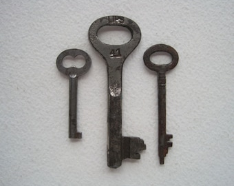 Keys, 3 Vintage Keys, Antique Skeleton Keys, LIPS, Collectibles,