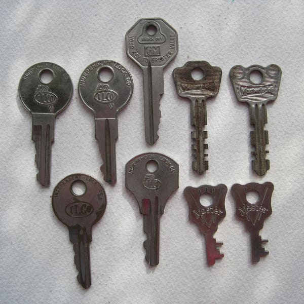 Keys, 9 Vintage Keys, Flat Keys, Master Keys, Independent Lock Co.Briggs and Stratton, Art Supplies, Craft Supplies, Steampunk Supplies