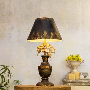Vintage Old Table Lamp, Handmade Desk Lamp, Floral Decoration, Shabby Chic, Suitable for Study, Bedroom and Living Room, Gift for Mother.