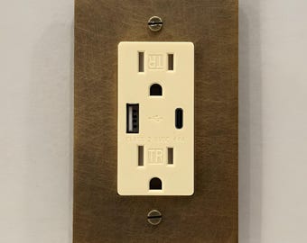 Brass USB/ Type C Duplex Electrical Power Outlet (1-Gang) Aged Patina Brass With Ivory Trim