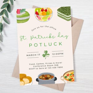 Puede incluir: Invitación a una comida compartida del Día de San Patricio, con ilustraciones de comida. El texto dice "Join us for the office St. Patrick's Day Potluck", con la fecha y la hora. Fondo beige.