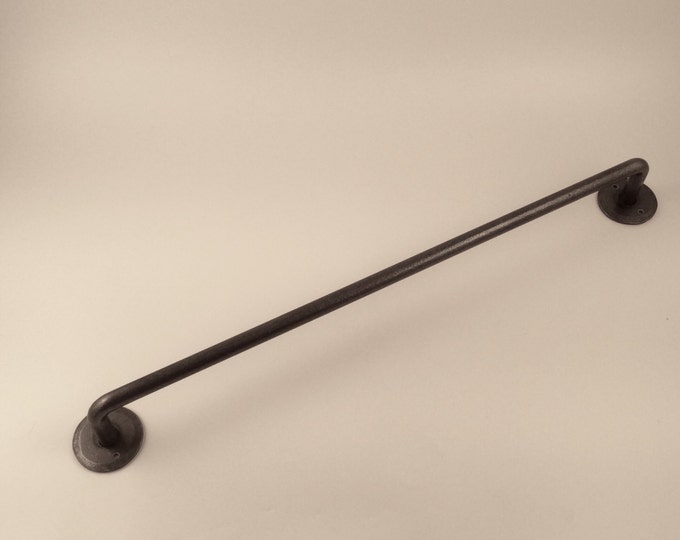 Large round based towel bar