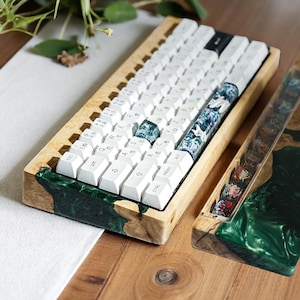 Tastiera con custodia verde in resina e legno, custodia per tastiera meccanica, tastiera con custodia unica fatta a mano in legno epossidico, decorazione da gioco, regalo per lui