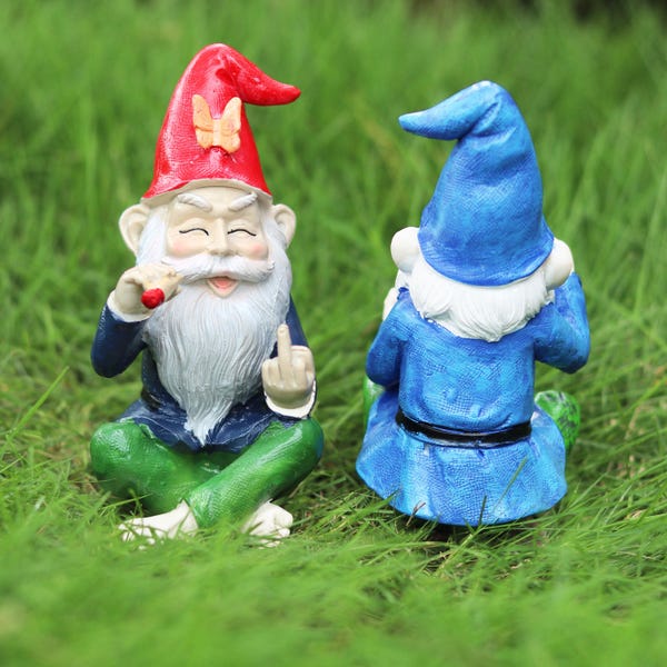 Gnomo da giardino, statuetta da esterno, gnomo che fuma il dito medio per giardino delle fate, decorazione per giardino domestico, divertente ornamento da giardino, regalo per lui
