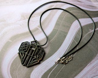 Lune Clair Obscur vergoldet, inspiriert Halskette, Geschenk für Gamer, Cosplay Halskette, Gamer Sammler Geschenke