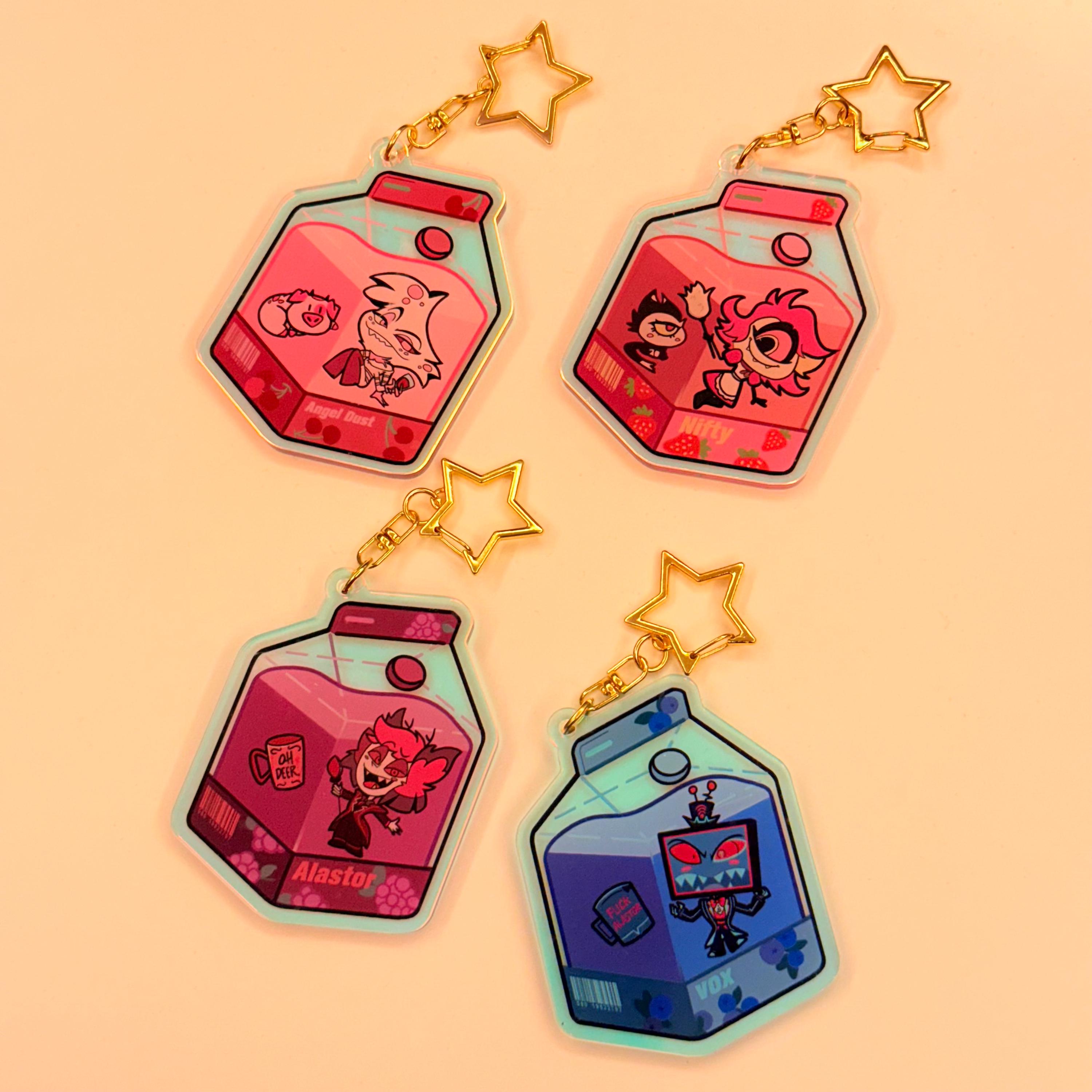 Hazbins Alastor Hotels – Coffret Accessoires Anime – Autocollants, Carte, Porte-clés, Badge – Figurine Angel Dust – Décoration Collection