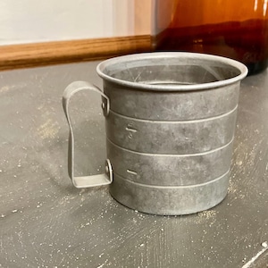 Aluminium Messbecher, 1 Becher Messbecher, Messbecher mit Griff, Vintage Aluminium Messbecher, Bauernhausküche, AuntRodysGoose