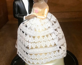 Topper per torta nuziale vintage, topper per torta nuziale in scatola, sposi dalla pelle scura, topper per torta nuziale anni '60