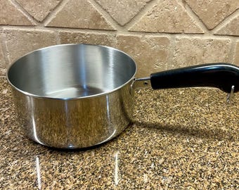 Cacerola Revere Ware de 2 cuartos, fondo de disco de triple capa, olla de cocción uniforme