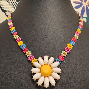 Colorful Beaded Daisy Flower Necklace with Flower Pendant