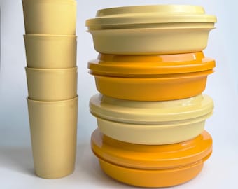 Juego Tupperware Seal-N-Serve vintage de los años 70: 4 platos, cuencos, 4 vasos, colores retro amarillo y naranja de la cosecha, juego de picnic vintage, tazas.