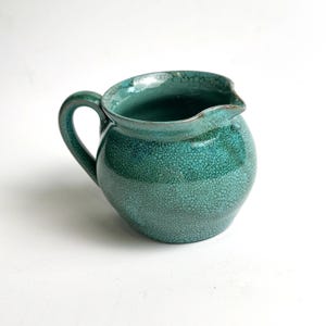 Jarra pequeña de cerámica Vintage Lakes Pottery Truro - Jarra pequeña para crema vintage de los años 70, jarra azul verdosa, turquesa, hecha en Cornualles, Inglaterra, firmada.
