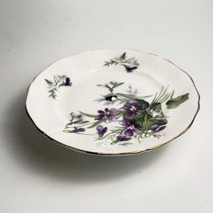 Vintage Royal Adderley Violets Bouquet Bone China Stand - assiette à gâteau vintage fleurs violettes, support à gâteau floral, fabriqué en Angleterre
