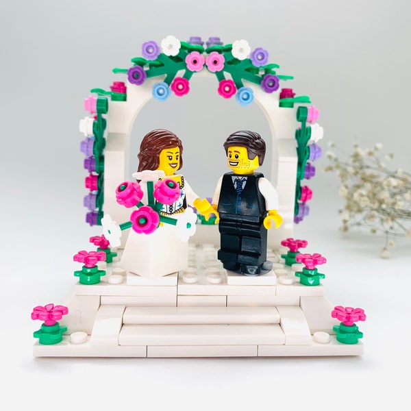 Outdoor Wedding Cake Topper  - Lego Minifigure Garden Wedding Cake Topper - Custom Wedding Lego  Bride & Groom Table Decoration