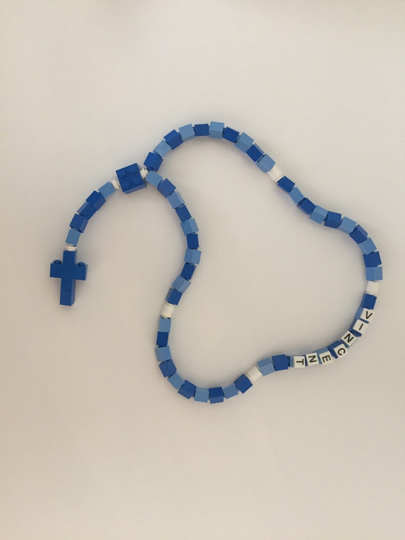 Rosario personalizzato blu e bianco realizzato con mattoncini Lego Regalo per Prima Comunione, Battesimo, Cresima Rosario blu, azzurro e bianco immagine 7